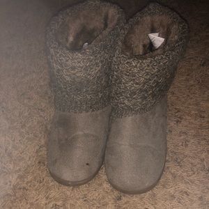 🛑🛑 6 for $18 🛑🛑  women’s fuzzy boots